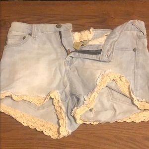 Jean shorts w/lace